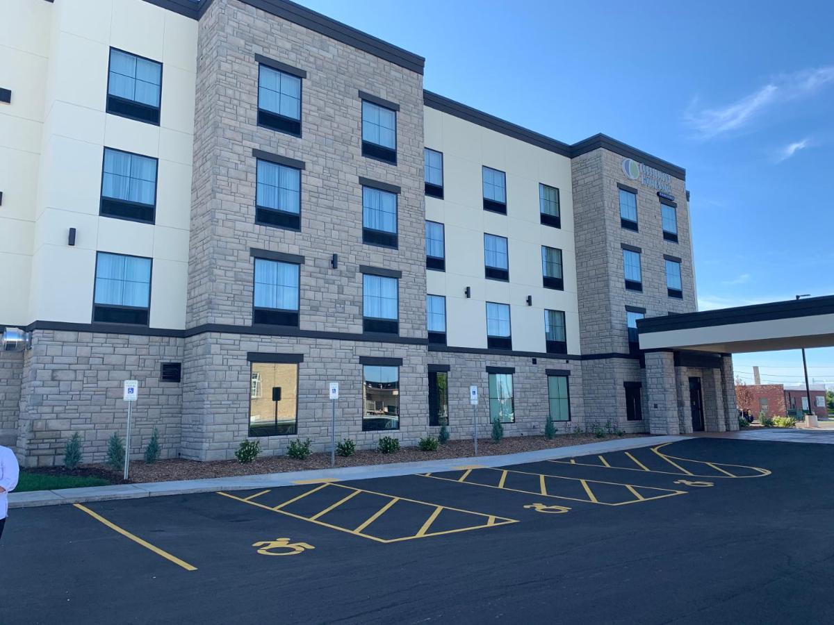 Cobblestone Hotel & Suites - Two Rivers Exterior foto